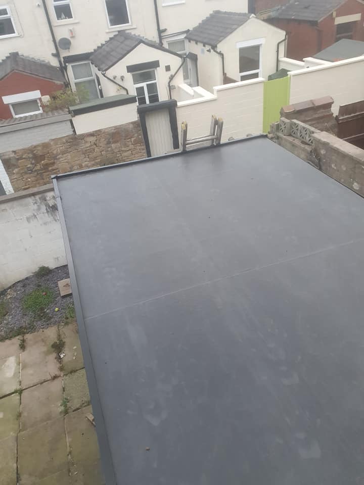 Flat roofing installation