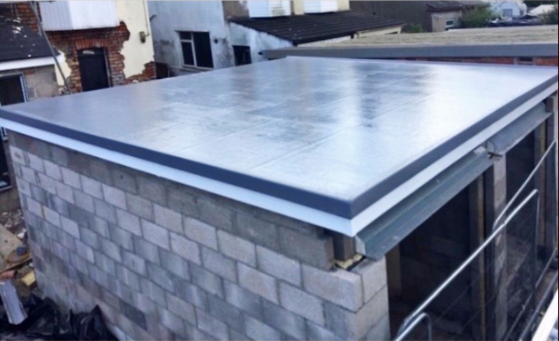 Completed flat roofing system
